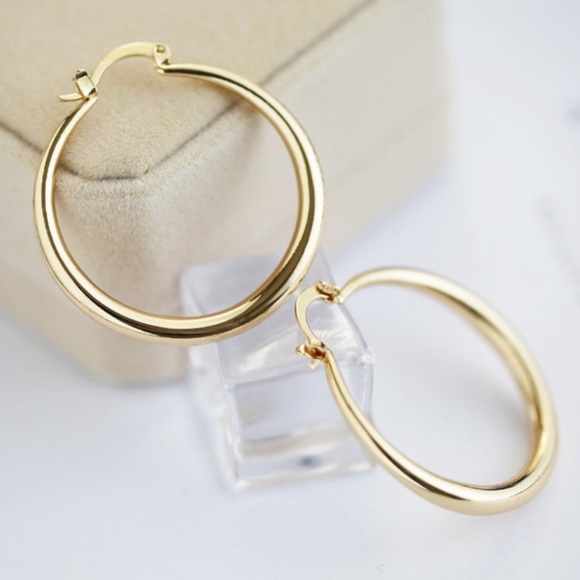 NEW 18K Yellow Gold 1.5” Round Hoop Earrings - Picture 5 of 5
